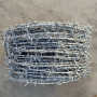 内蒙古现货包塑刺绳厂家供应包头镀锌铁蒺藜乌海热镀锌刺铁丝
