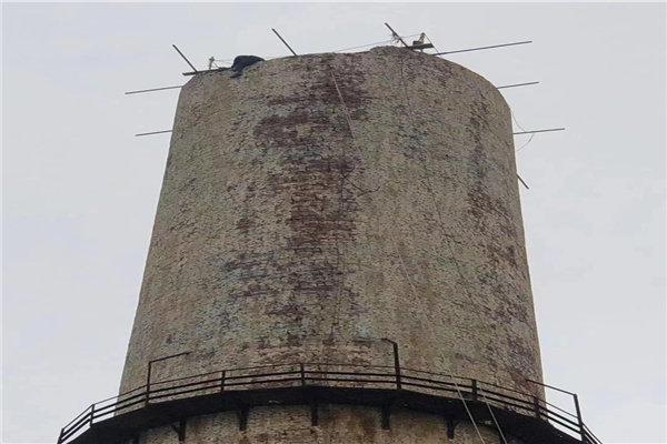 拆除冷卻塔---漳州市挖掘機拆煙囪
