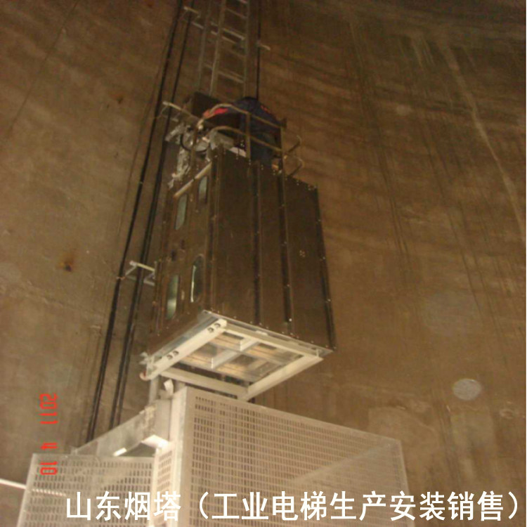 武胜吸收塔旋转爬梯拓宽0.9米改造施工安装
